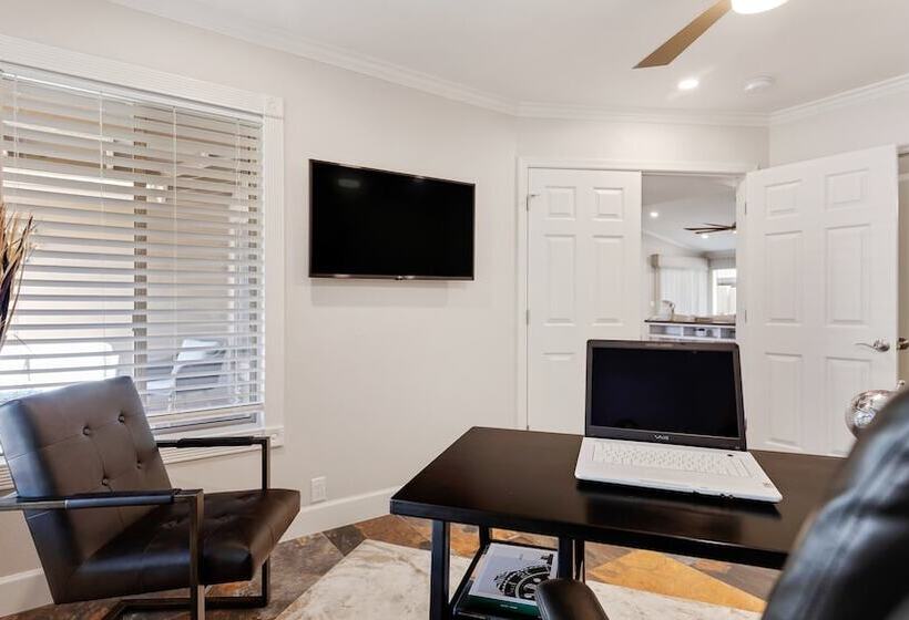 Luxe Central Scottsdale 4 Bdrm W/ Backyard Oasis!