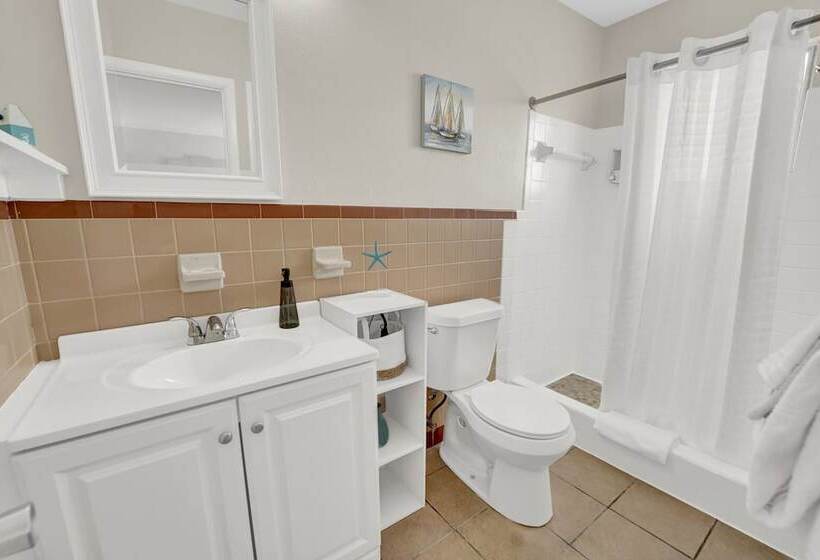 مُتل Sea Foam Suites