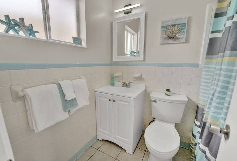 مُتل Sea Foam Suites