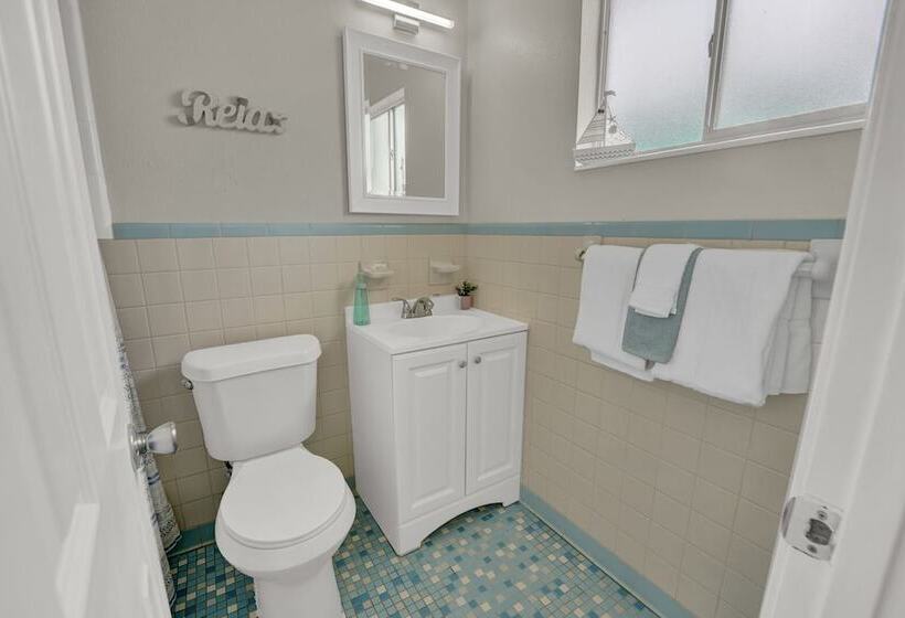 مُتل Sea Foam Suites