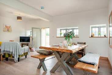 اقامتگاه Cosy Cottage In The Blackdown Hills, Devon