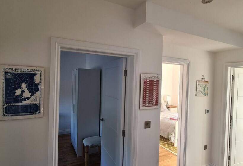 اقامتگاه Newly Refurbished 4 Bed House In Bournemouth