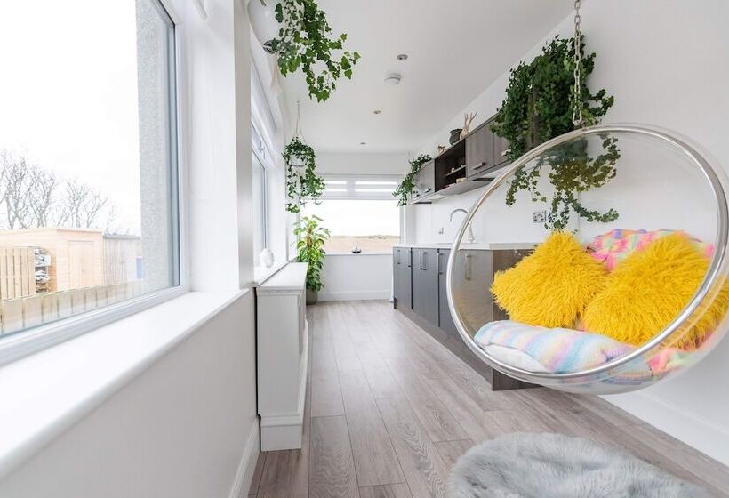 住所  Stunningly Refurbished 1 Bed Home On The N/e Coast