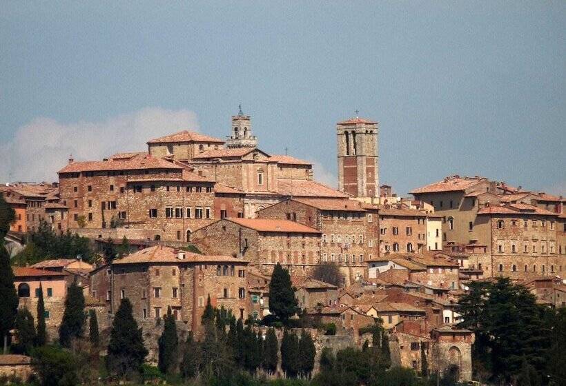 Scenic Farmhouse In Paciano With Shared Pool