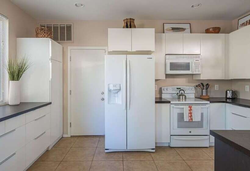 Stylish Cave Creek 3 Bdrm Vacation Home!