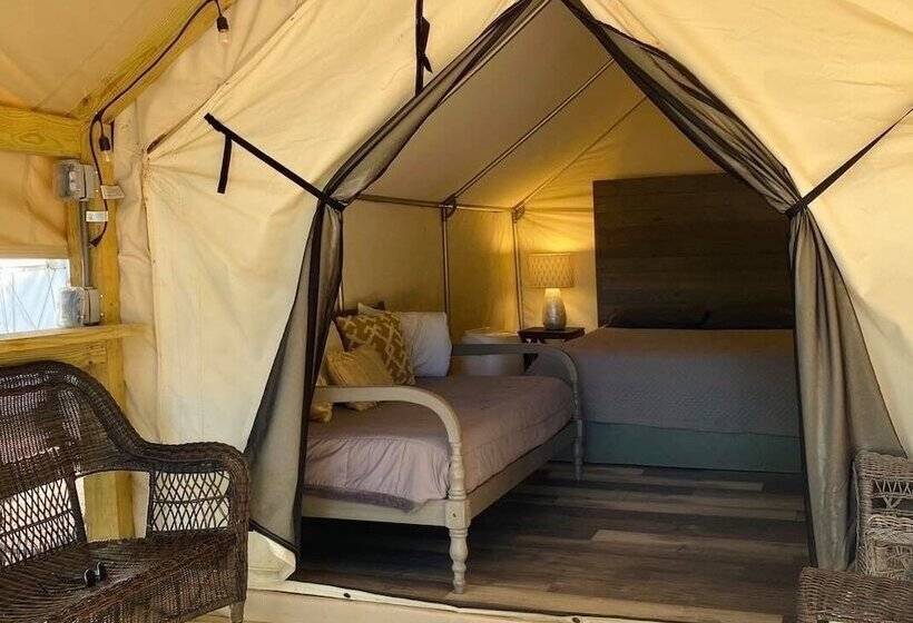 11 Blue River Camp   Glamping Cabin