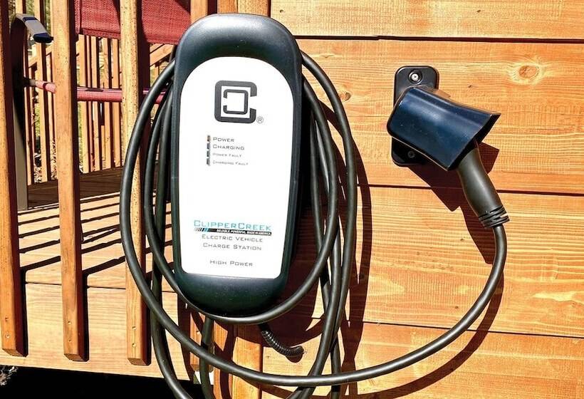 A Creekside On The Bluff