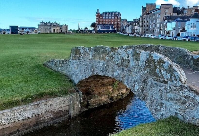 Beautiful Coastal Cottage In St Monans, Scotland