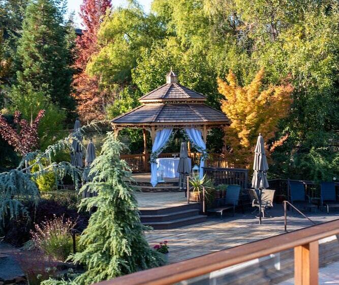 تختخواب و صبحانه Country Willows Inn And Estate