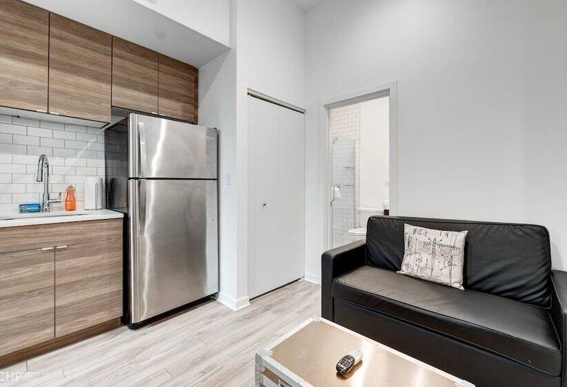 Enjoy A Little Me Time At Your Own Personal Oasis In The Windy City 747 Lofts Cabin 206 By Redawni