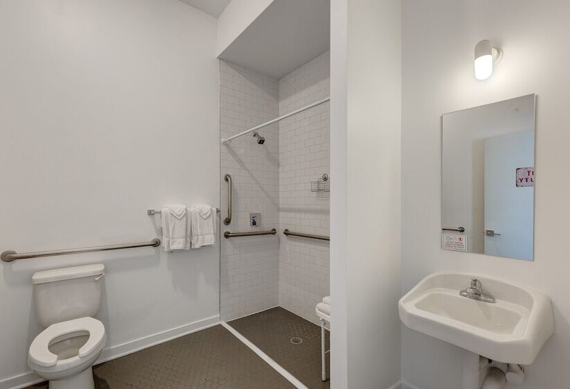 Ground Floor Studios In Chicago By 747 Lofts