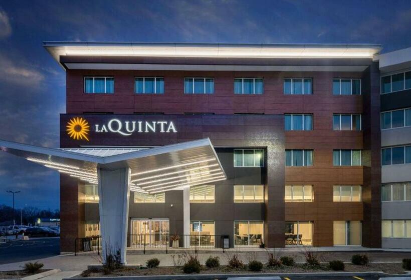 هتل La Quinta By Wyndham Chicago O Hare Airport