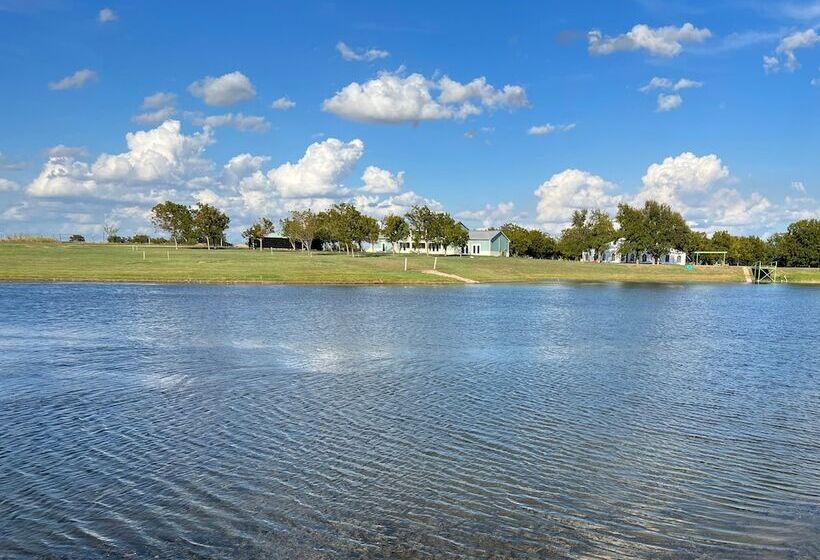 호텔 Lake Serenity Ranch