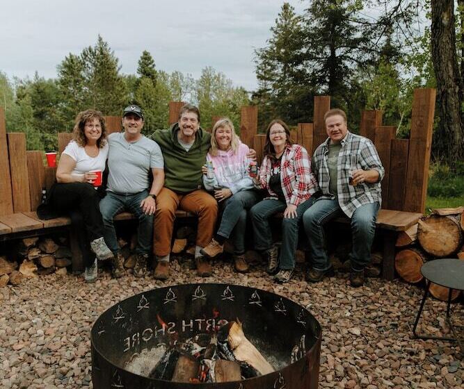 בית מלון כפרי North Shore Camping Company