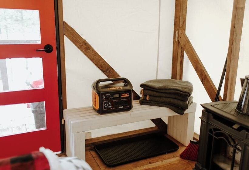 בית מלון כפרי North Shore Camping Company