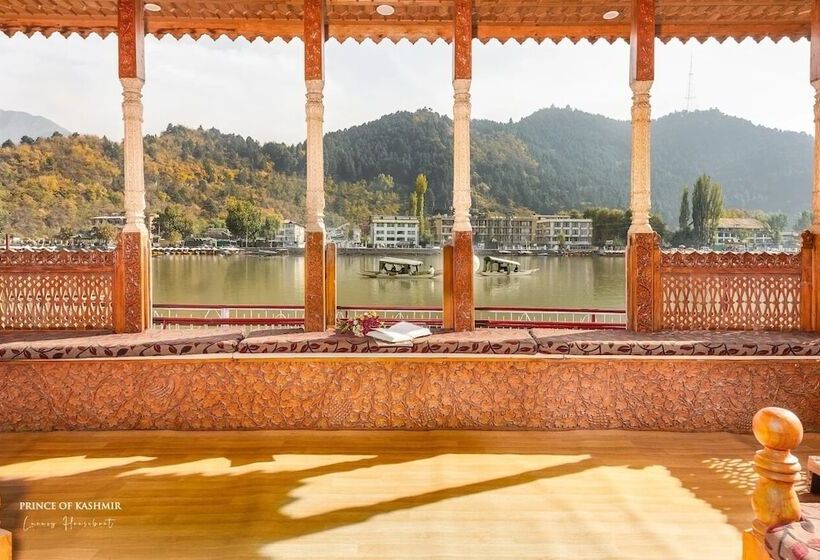 هتل Prince Of Kashmir Luxury Houseboat