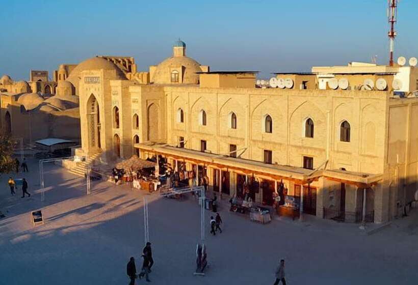 בית מלון כפרי Shahristan Plaza