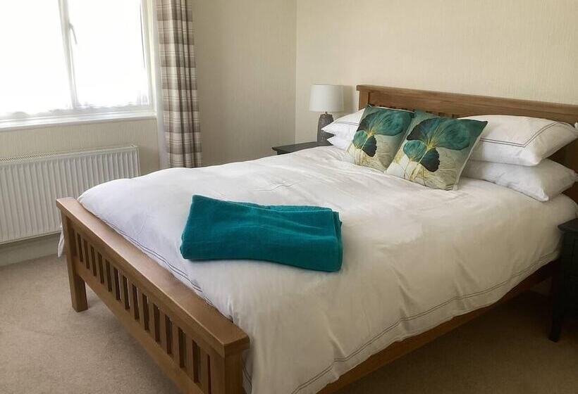 إقامة Bungalow By The Beach, Sleeps 6, Snowdonia, Wales