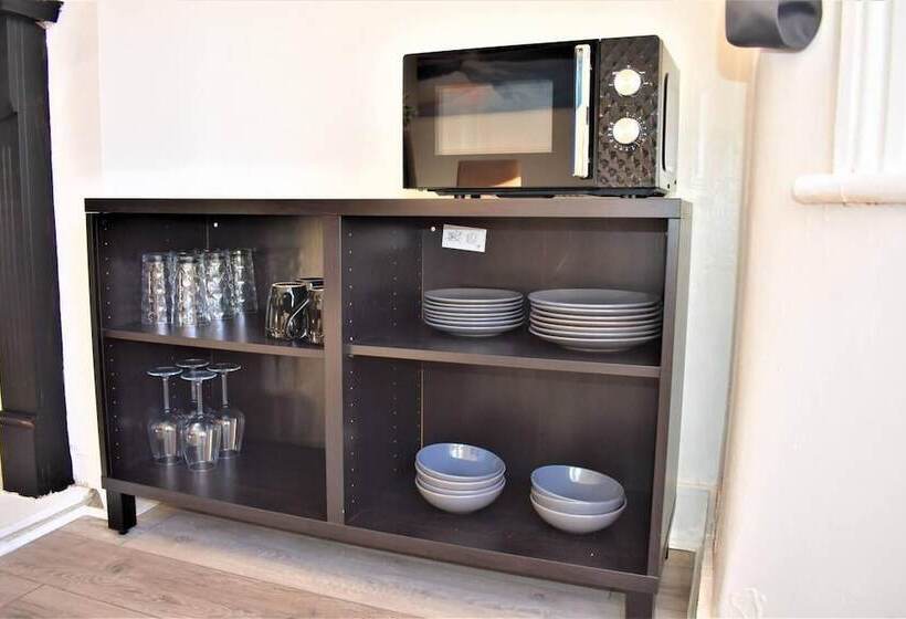 اقامتگاه Cosy, Modern House Nearby Seafront   Southend