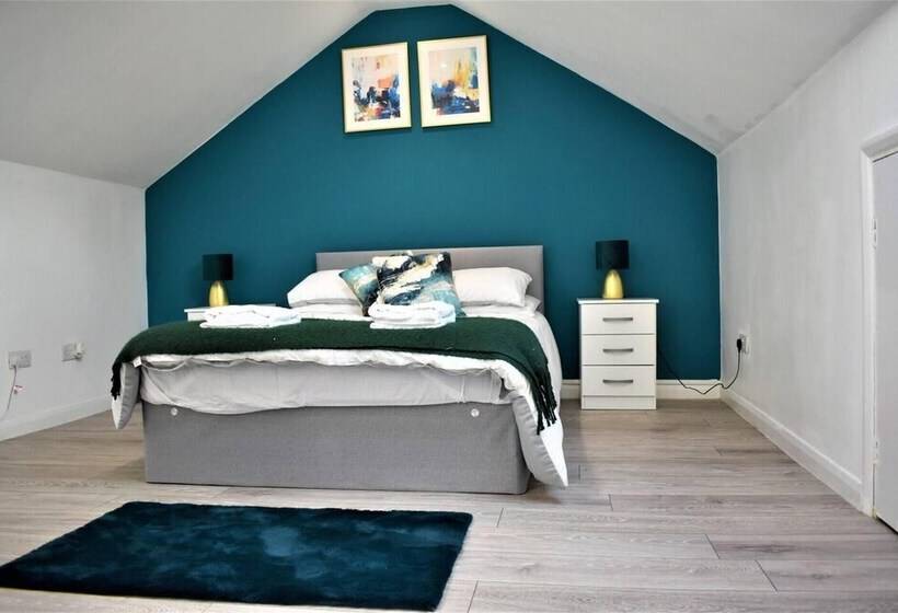 اقامتگاه Cosy, Modern House Nearby Seafront   Southend