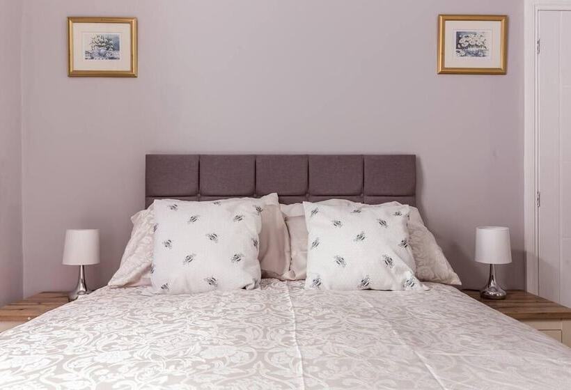 إقامة North Central London House/ Sleeps8/garden/wifi