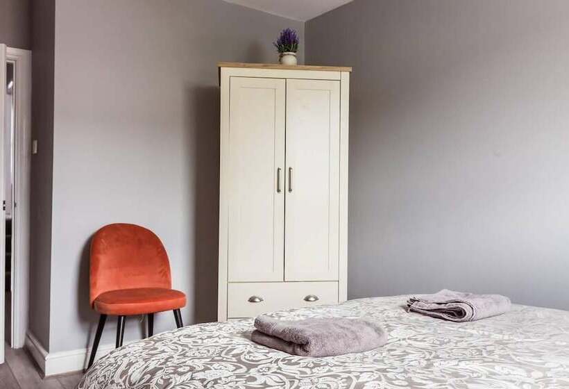 إقامة North Central London House/ Sleeps8/garden/wifi