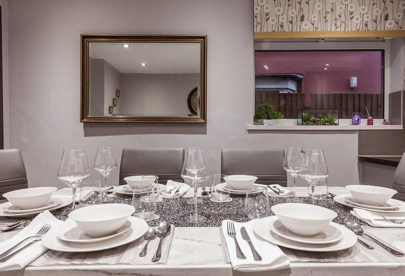 إقامة North Central London House/ Sleeps8/garden/wifi