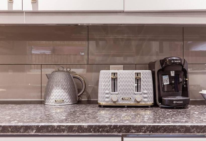 إقامة North Central London House/ Sleeps8/garden/wifi