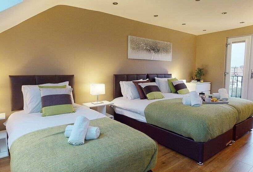 اقامتگاه Charming 5 Bed House In Romford