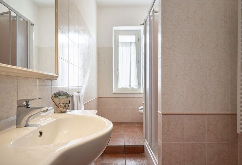 住所  Ombra Verde   B&b E Appartamenti
