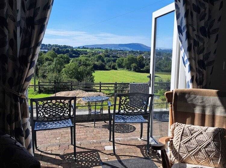 إقامة Captivating & Cosy 4 Bedroom House In Magherafelt