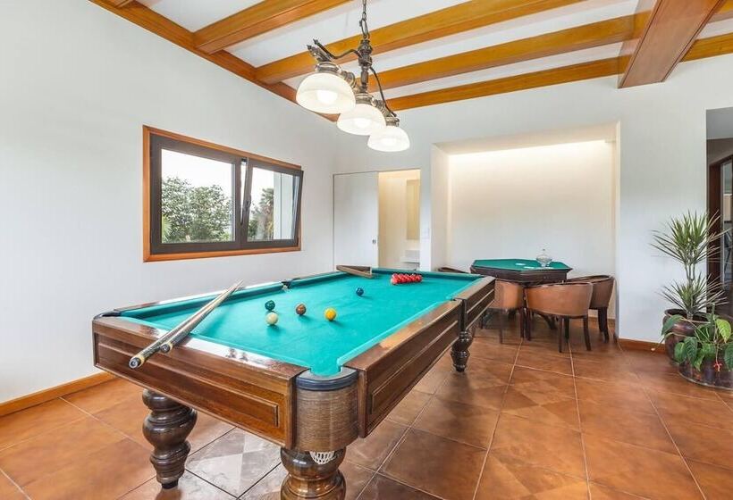 住所  Stunning 6 Bed House In Brito, Guimaraes