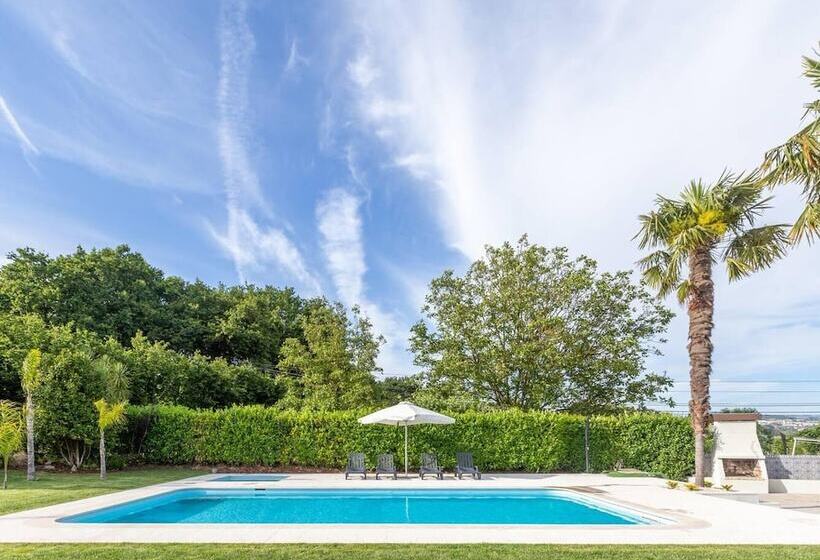 住所  Stunning 6 Bed House In Brito, Guimaraes