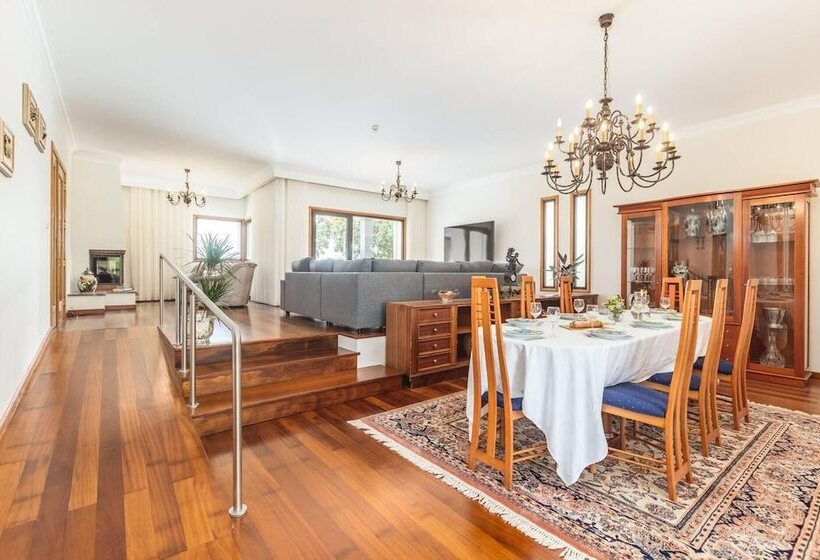住所  Stunning 6 Bed House In Brito, Guimaraes