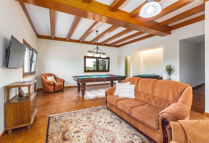住所  Stunning 6 Bed House In Brito, Guimaraes