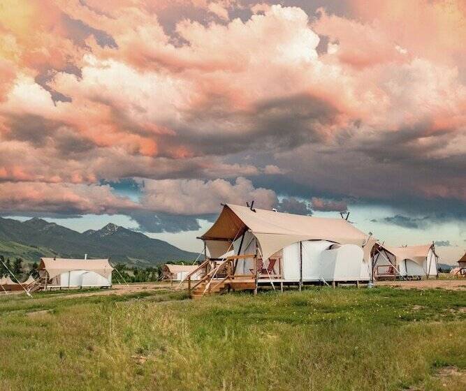 Курорт Under Canvas North Yellowstone   Paradise Valley