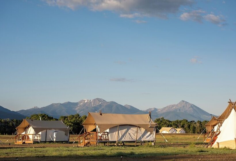 Курорт Under Canvas North Yellowstone   Paradise Valley