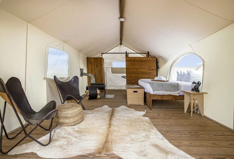 Курорт Under Canvas North Yellowstone   Paradise Valley