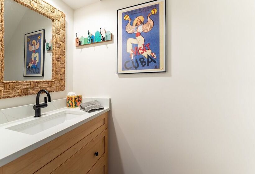 A Place In Paradise By Avantstay Key West Walkable W/ Shared Pool Week Long Stays Only