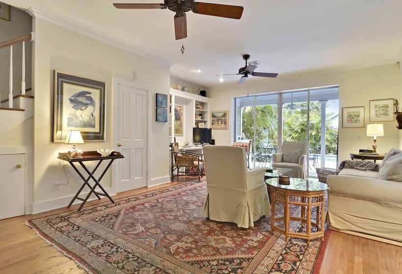 Amelia Home By Avantstay In Historic Old Town W/ Pool