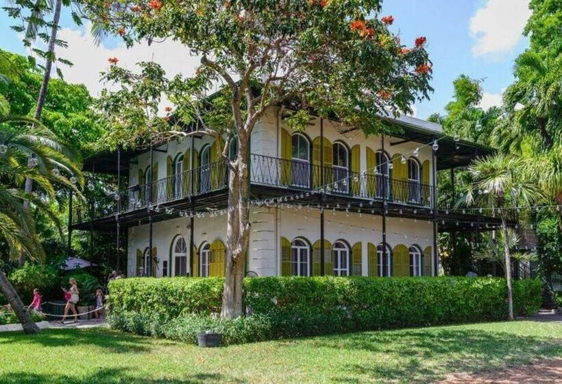 Artist Garden By Avantstay Great Location W/ Balcony, Outdoor Dining, Shared Pool & Bbq! Week Long S