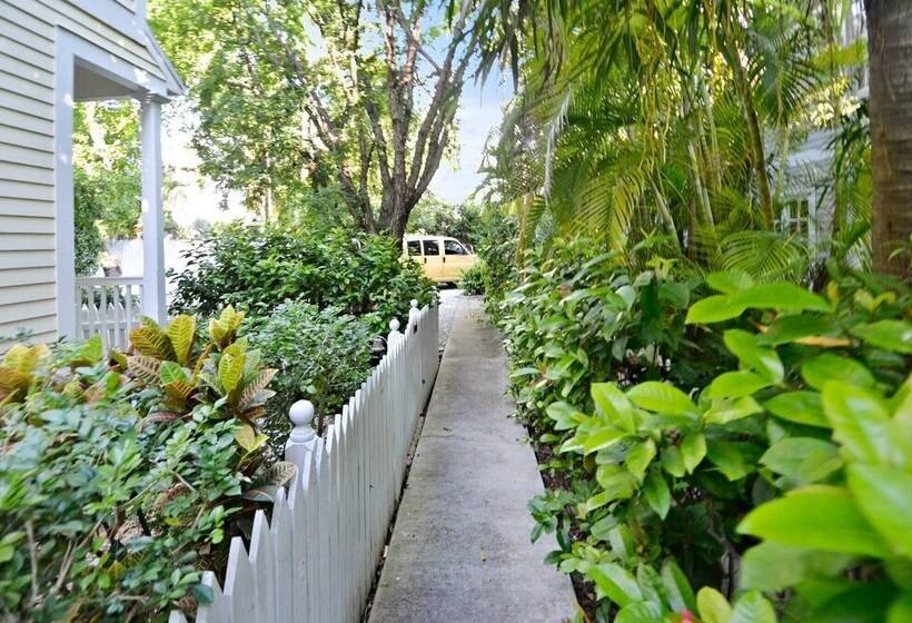 Artist Garden By Avantstay Great Location W/ Balcony, Outdoor Dining, Shared Pool & Bbq! Week Long S