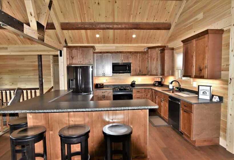 Back Lake Lodges Eagles Nest
