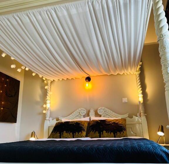 مبيت وإفطار Palm View Guesthouse, Adults Only
