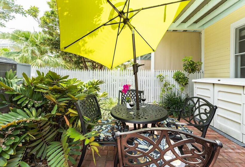 Conch Adventure By Avantstay Great Location W/ Patio, Outdoor Dining And Shared Pool! Week Long Stay