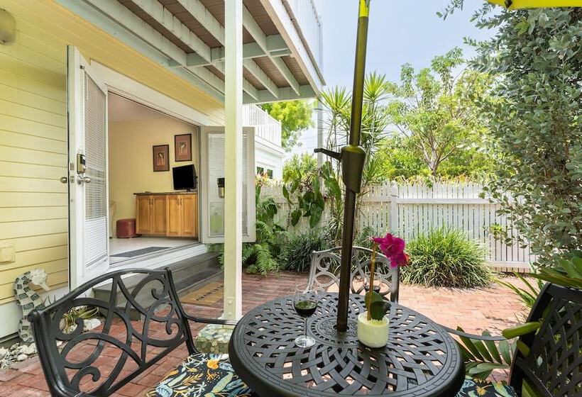Conch Adventure By Avantstay Great Location W/ Patio, Outdoor Dining And Shared Pool! Week Long Stay
