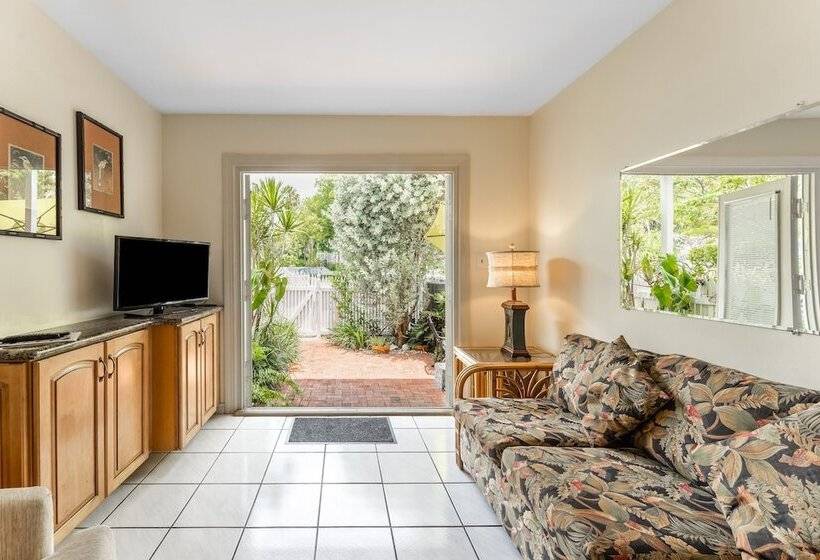 Conch Adventure By Avantstay Great Location W/ Patio, Outdoor Dining And Shared Pool! Week Long Stay