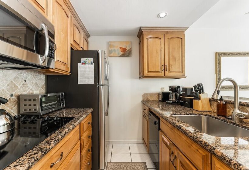 Conch Adventure By Avantstay Great Location W/ Patio, Outdoor Dining And Shared Pool! Week Long Stay