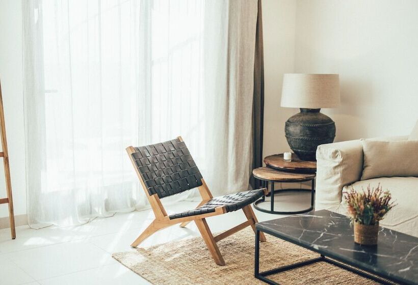 هتل Cala Lanuza Suites