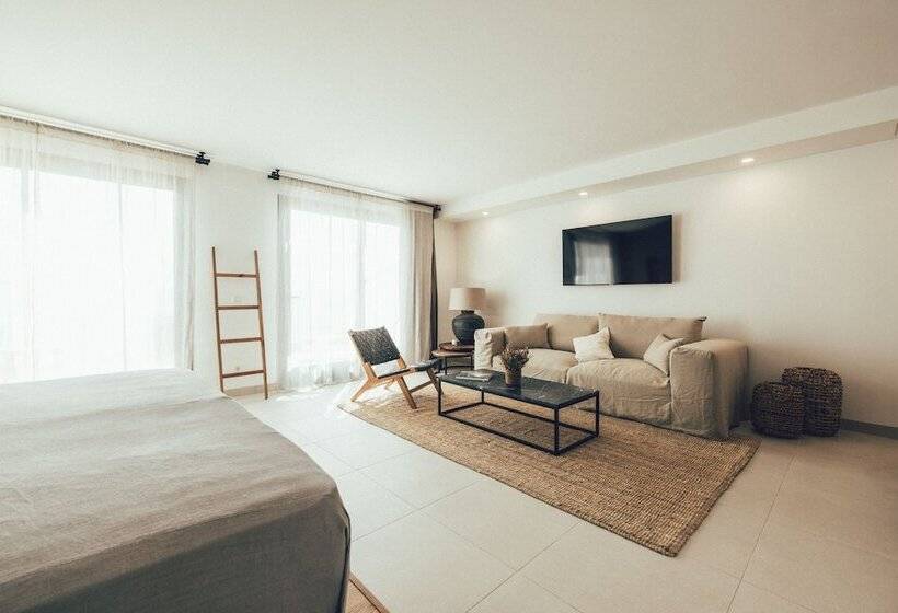 هتل Cala Lanuza Suites